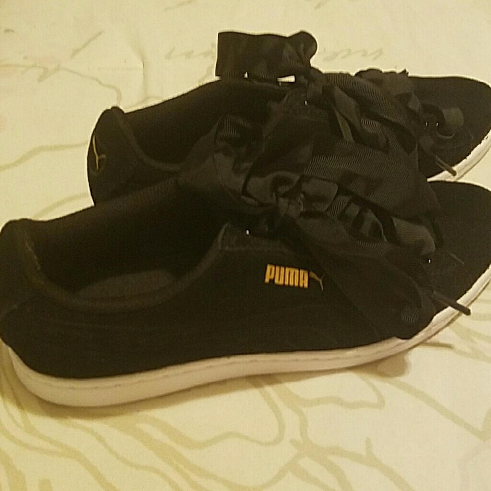 Puma Vikky ribbon sneakers